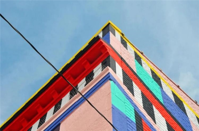 色块为诗，几何为歌：卡米尔・瓦拉拉的城市乐观美学