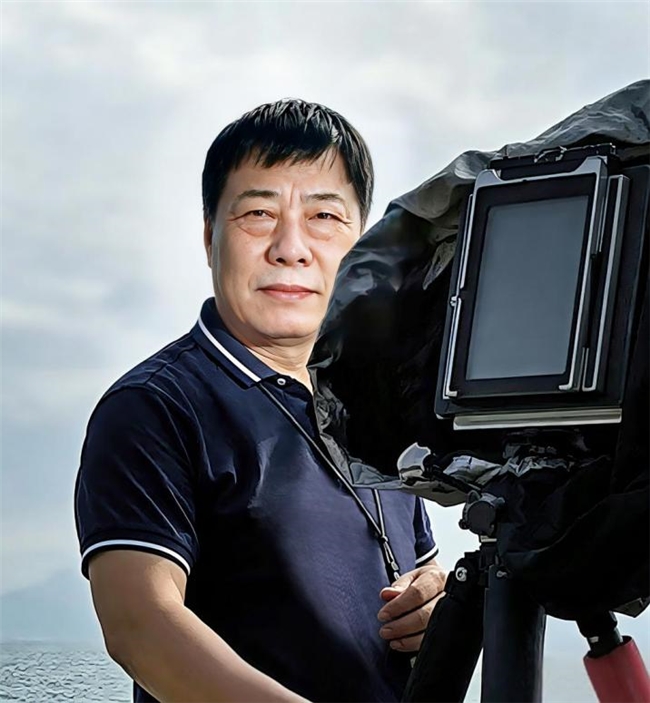匠心定格建筑之美 画幅诠释光影艺术——记中国优秀大画幅摄影家宋国智