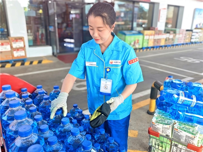 中国石油甘肃酒泉销售分公司开展站容站貌专项整治 擦亮服务窗口