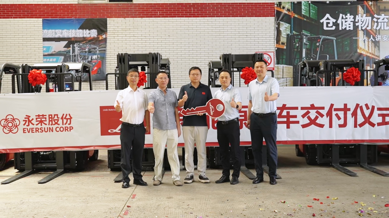赋能绿色“锦”程，林德新能源电动平衡重叉车批量交付永荣锦江