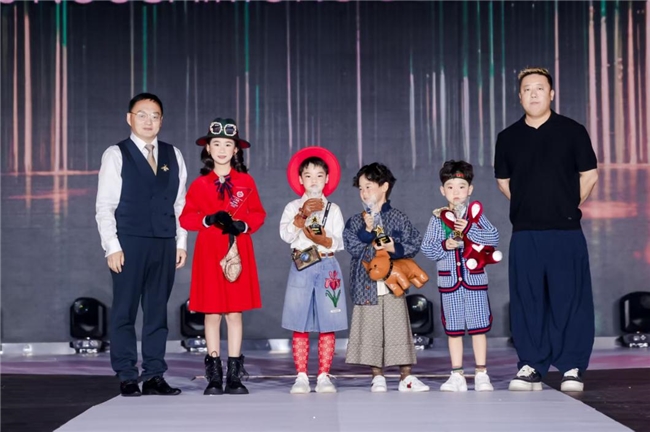 奢尚邂逅少年风采:2026NOUSAIMONSGUCCI顶级时尚秀璀璨启幕(图5)